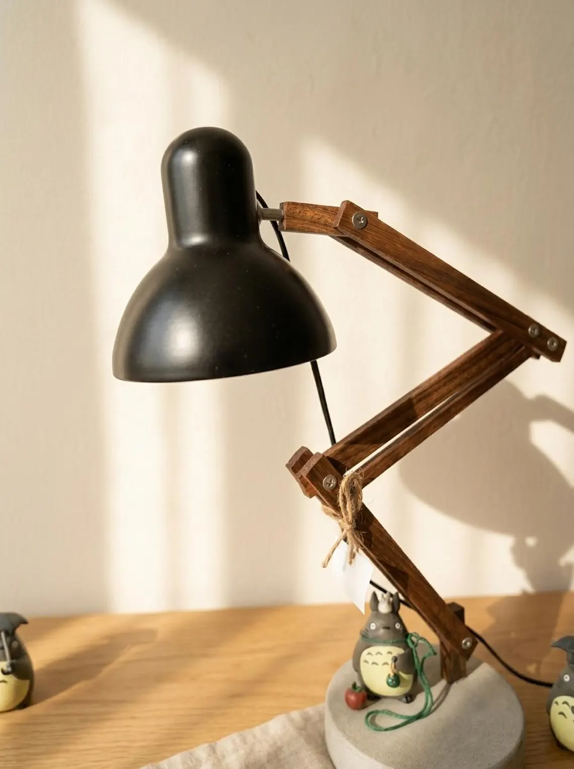KIGUMI LUMINA- Teak Wood Desk Lamp, Minimalist Study Lighting, Natural Finish (75cm)